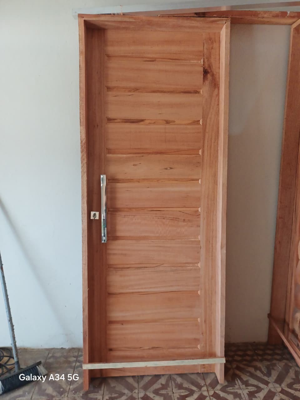 Porta Madeira Frisada